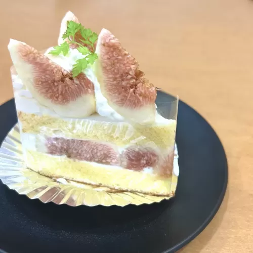 【季節限定】朝摘いちじくぜいたくショートケーキのサムネイル